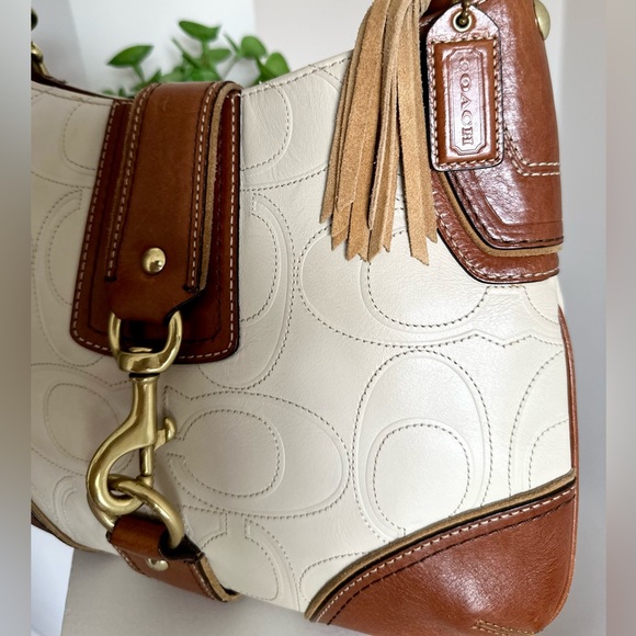 Coach Hampton Hobo EUC - Picture 7 of 15